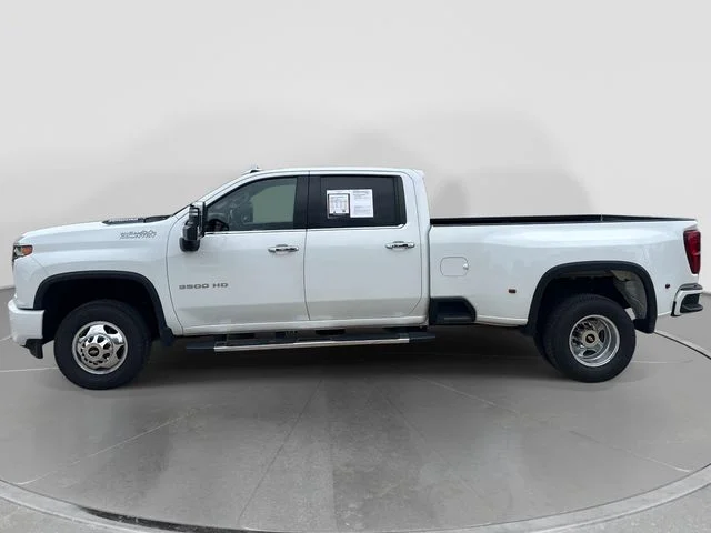 Used 2022 White Chevrolet High Country image 5