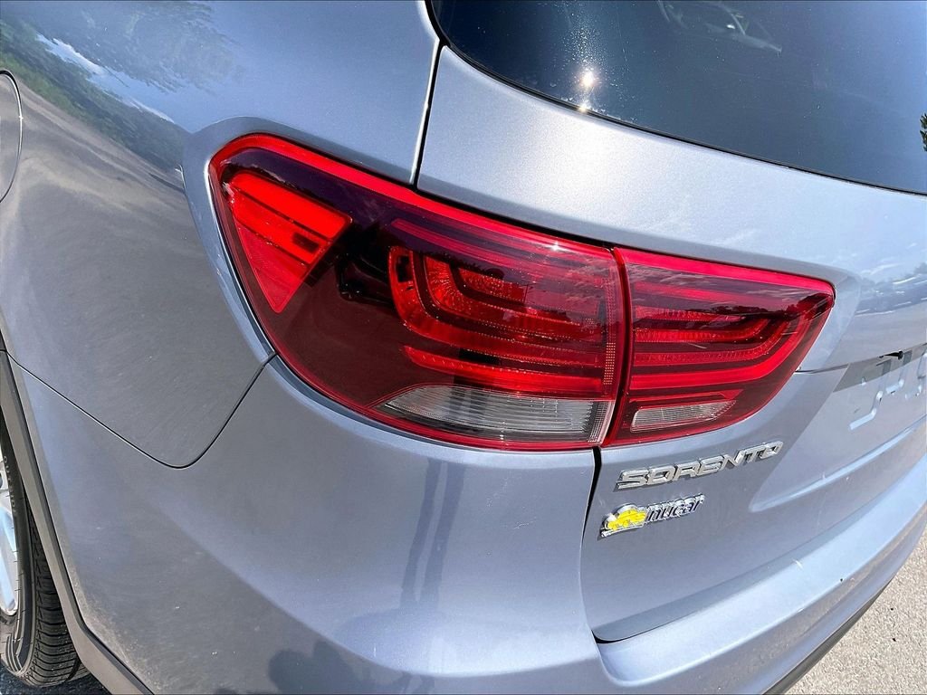 Used 2020 Silver Kia LX image 31