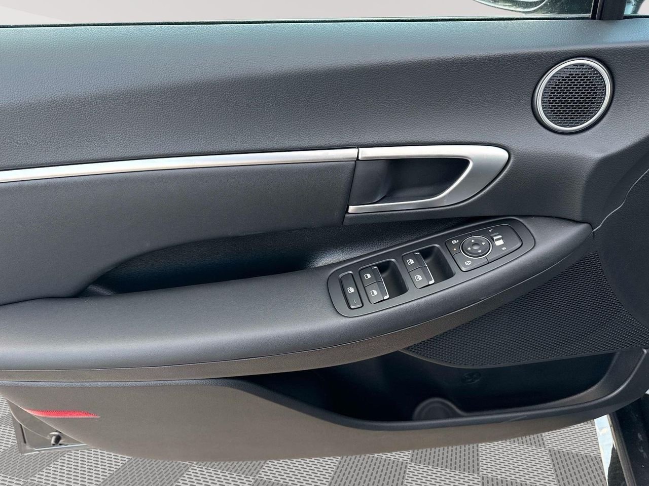 New 2025 Portofino Gray Hyundai SEL Convenience image 48