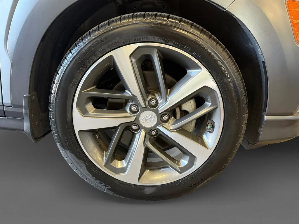 Used 2021 Silver Hyundai Limited image 9