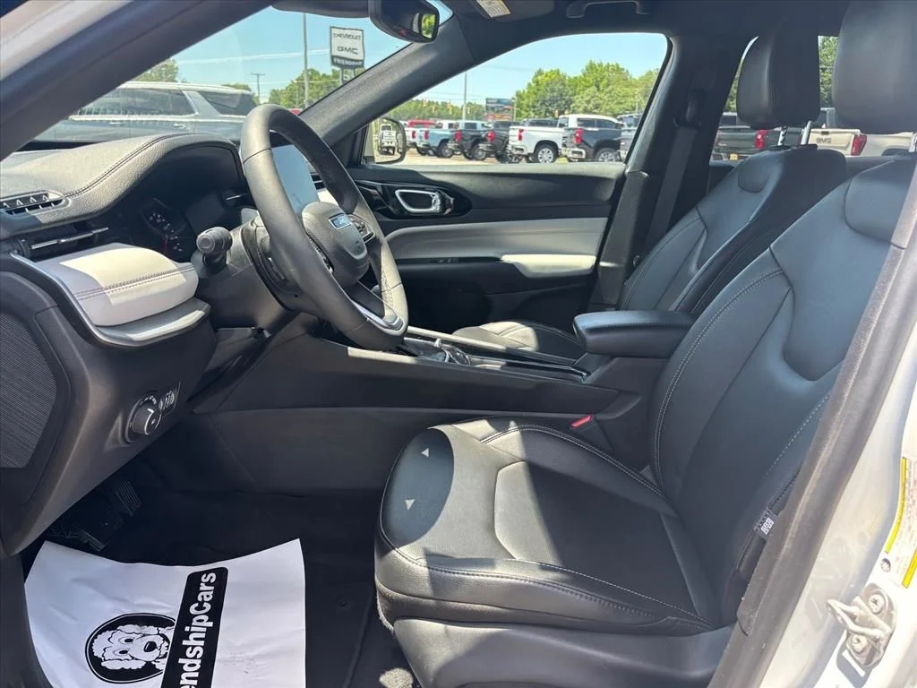 Used 2025 White Jeep Limited image 11