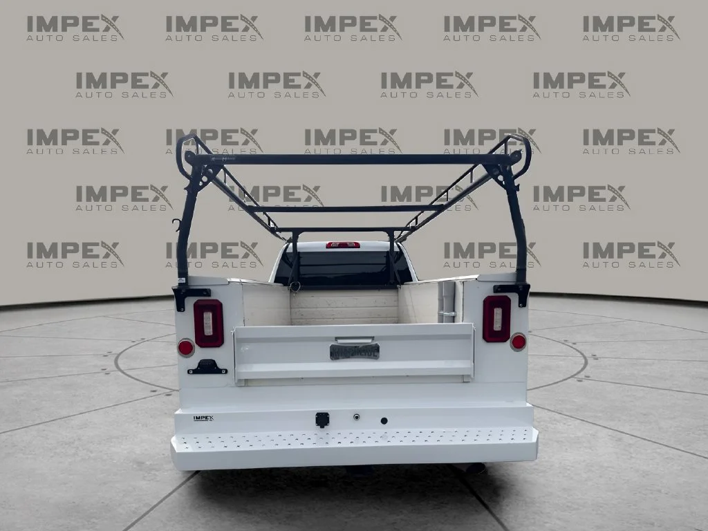 Used 2020 White GMC Base image 4