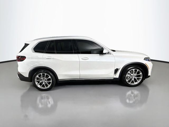 Used 2024 White Metallic BMW xDrive40i image 8