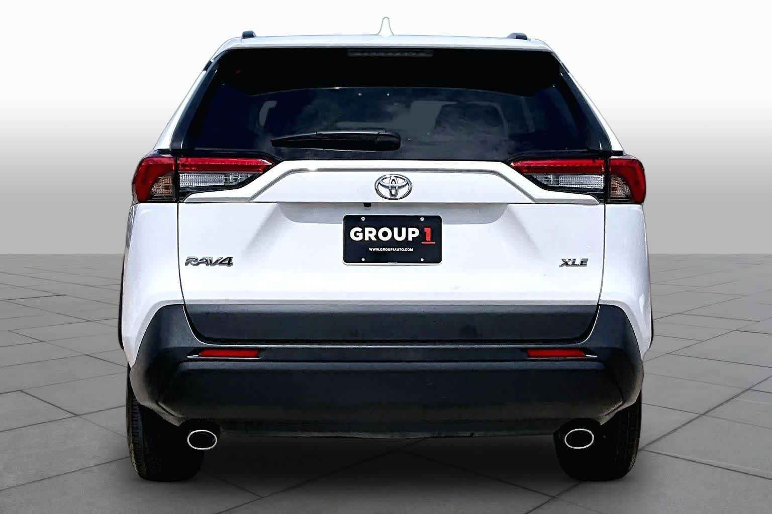 Used 2025 Ice Cap Toyota XLE image 5