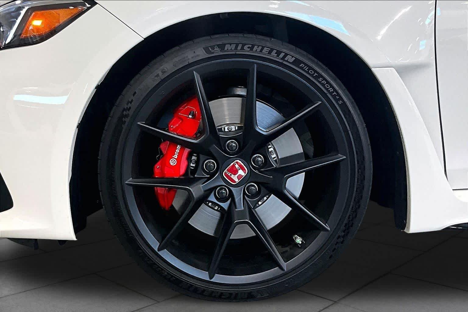 Used 2025 Championship White Honda  image 11