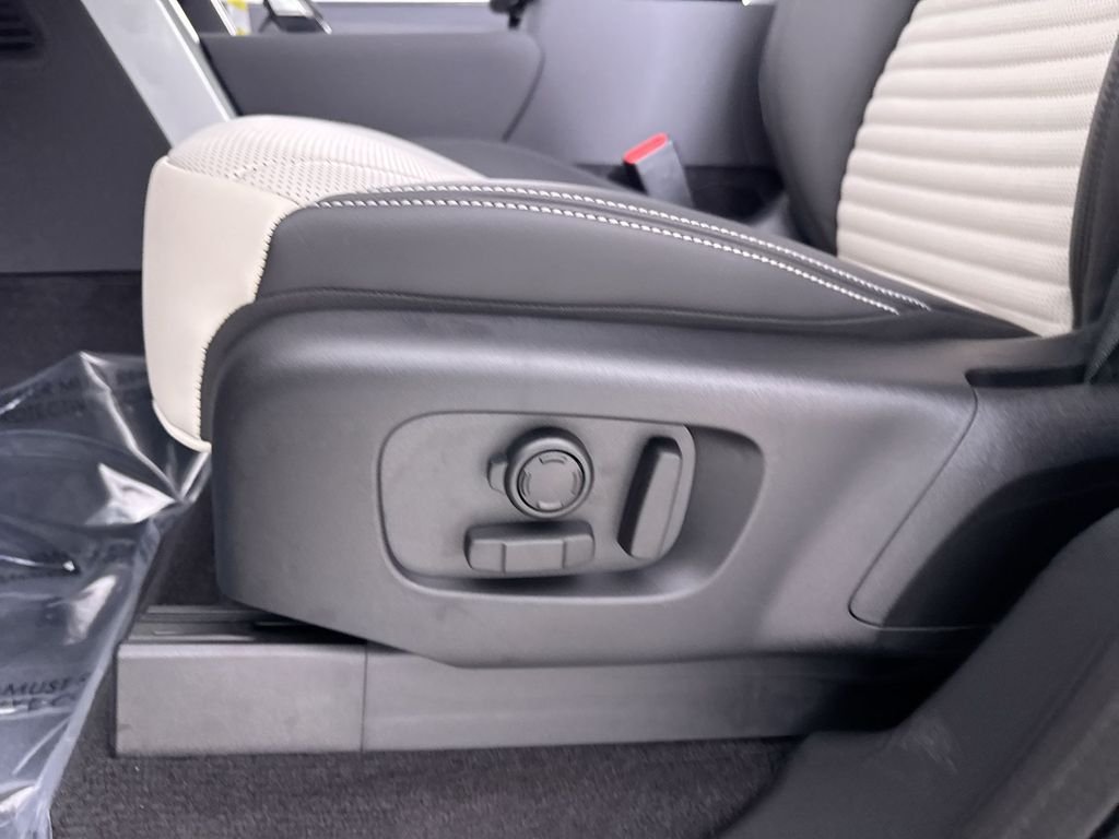 2026 Land Rover Discovery Gemini Edition - Photo 12