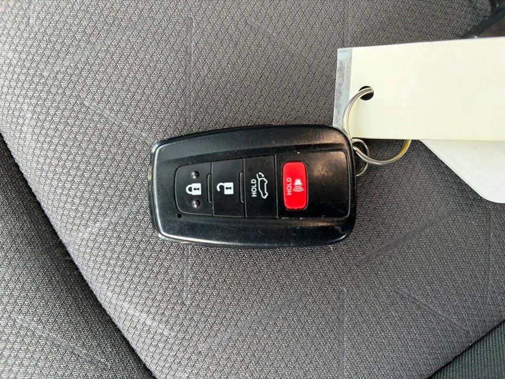 Used 2019 Silver Toyota XLE image 26