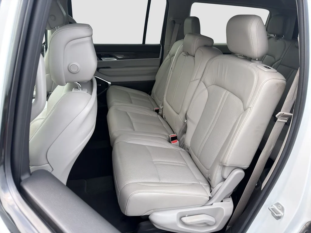 Used 2022 White Jeep Series III image 26