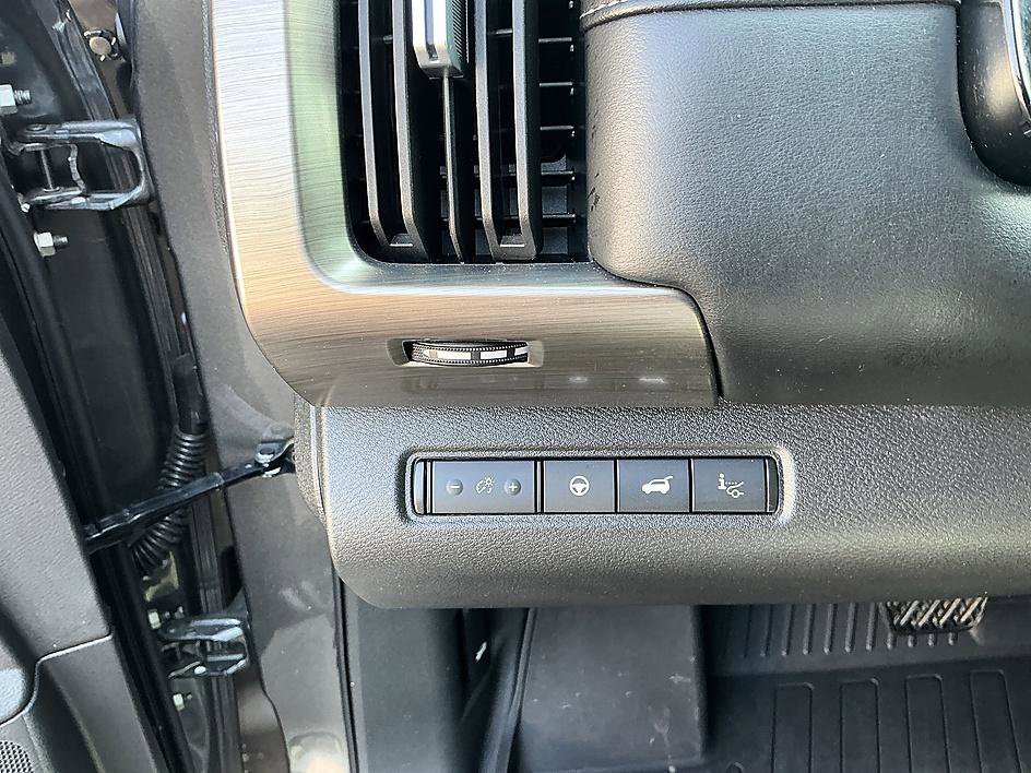 Used 2025 Gun Metallic Nissan Platinum image 13