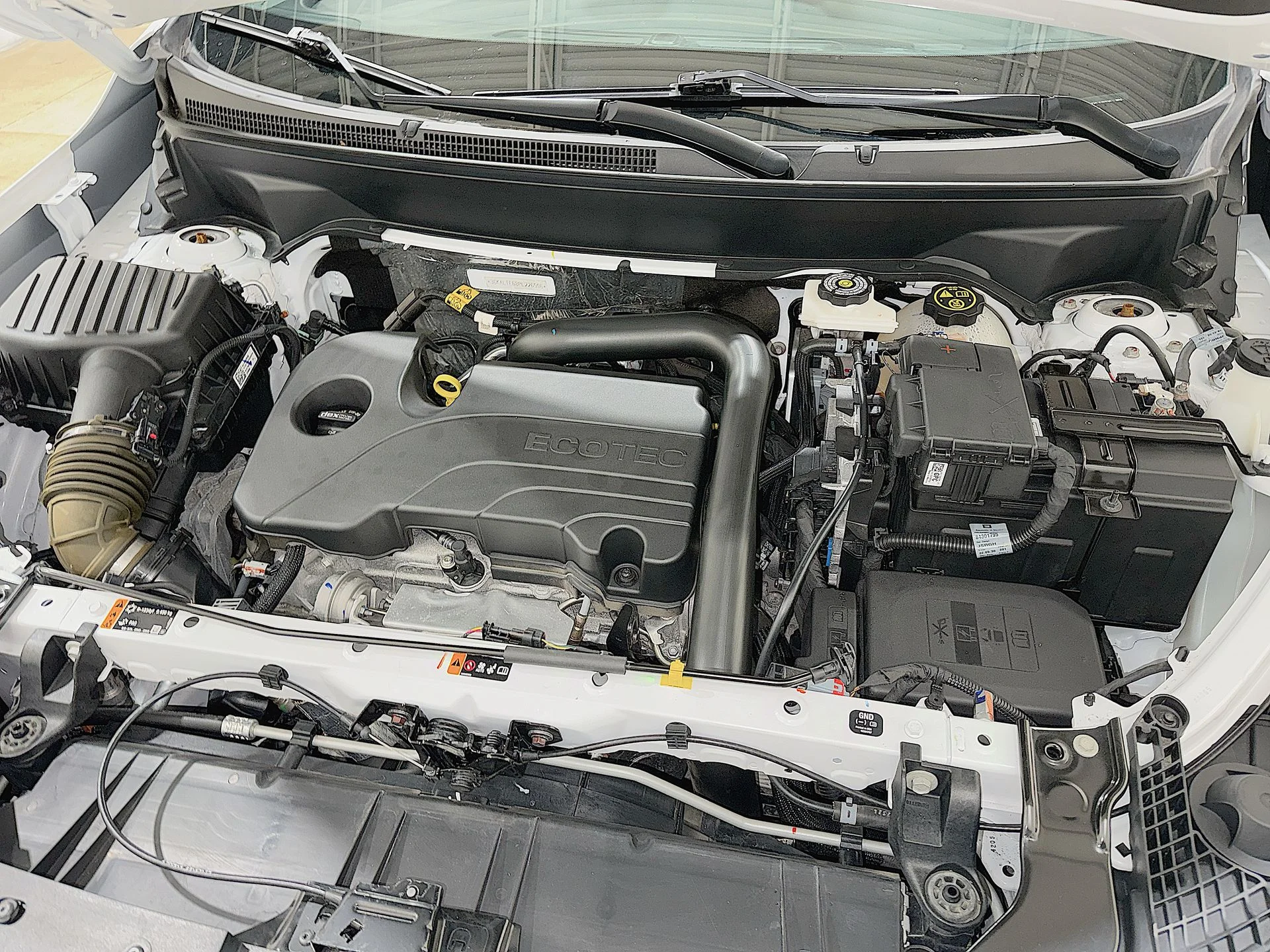 Used 2023 Summit White GMC SLE image 27