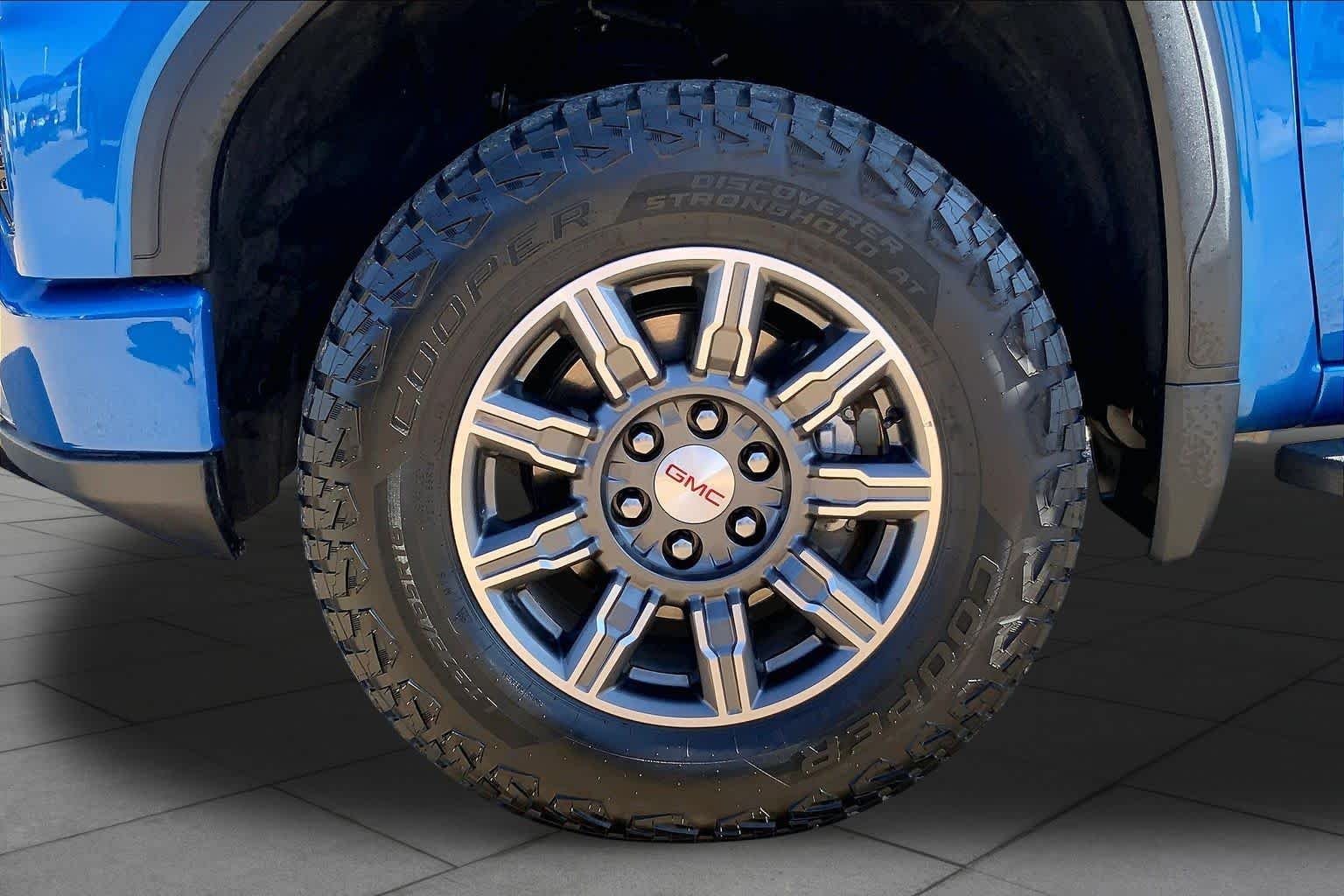 Used 2024 Dynamic Blue Metallic GMC AT4 image 11