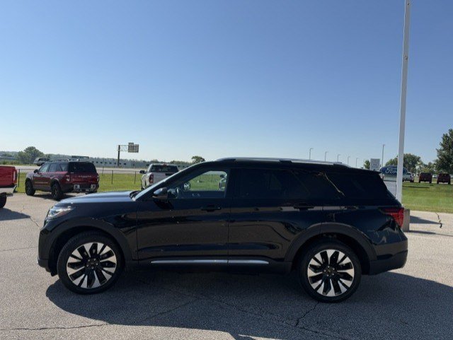 Used 2025 Black Metallic Ford Platinum image 4