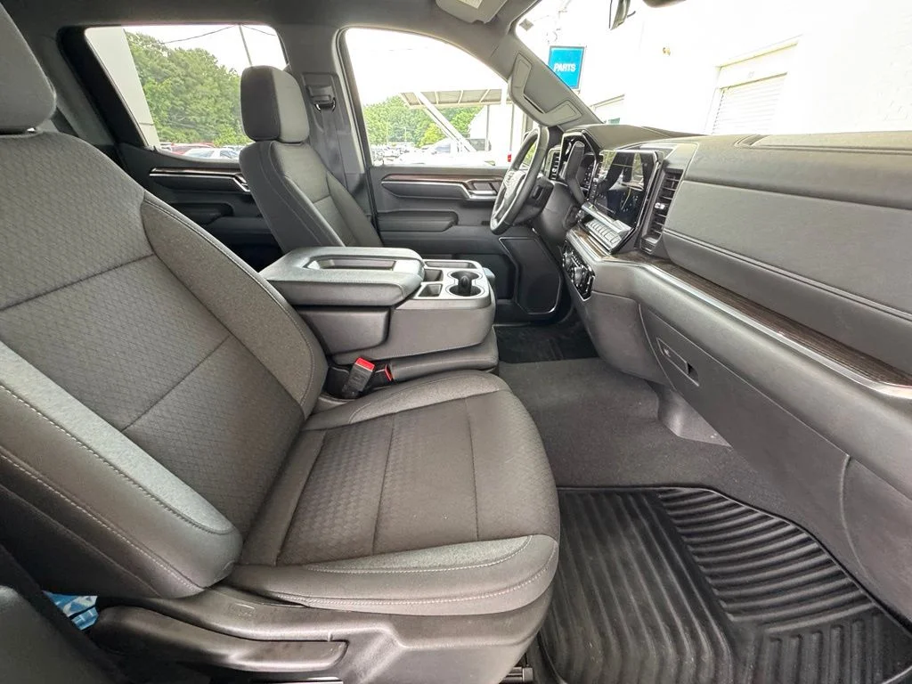 Used 2023 Black Chevrolet LT image 17