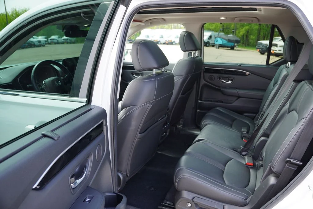 Used 2023 Platinum White Pearl Honda Touring image 16