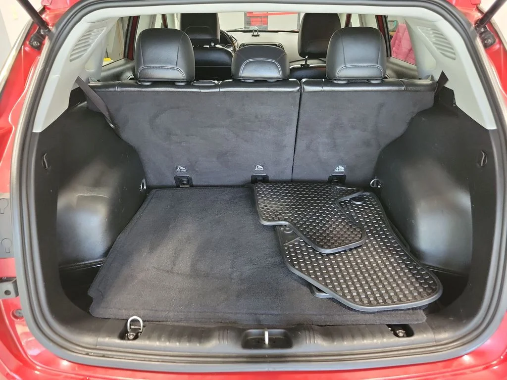 Used 2019 Red Jeep Latitude image 21