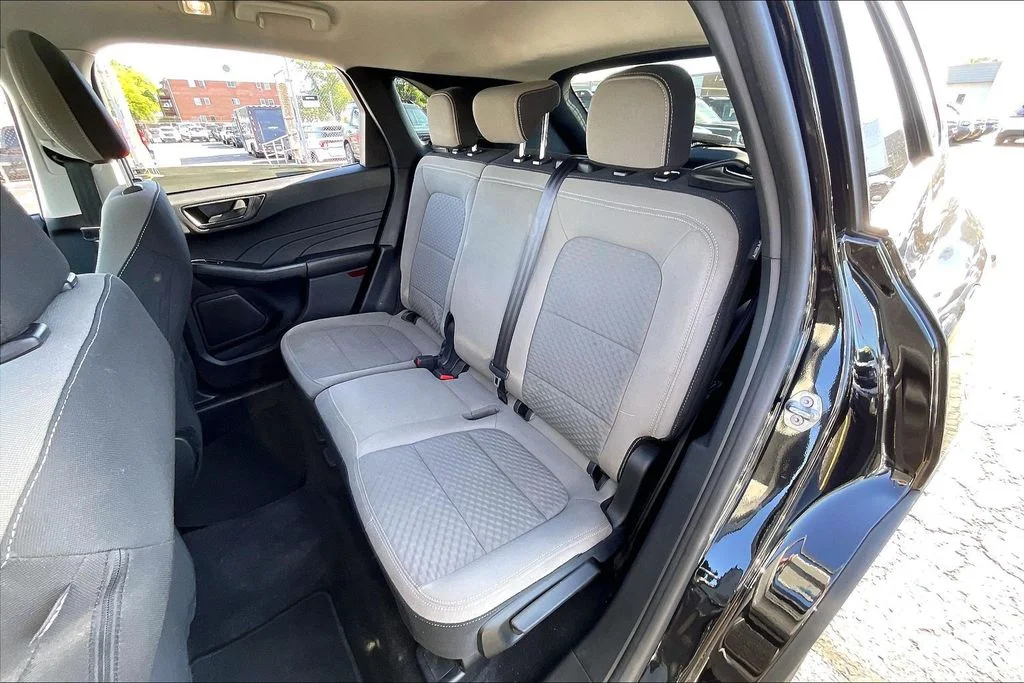 Used 2022 Black Ford SE image 25