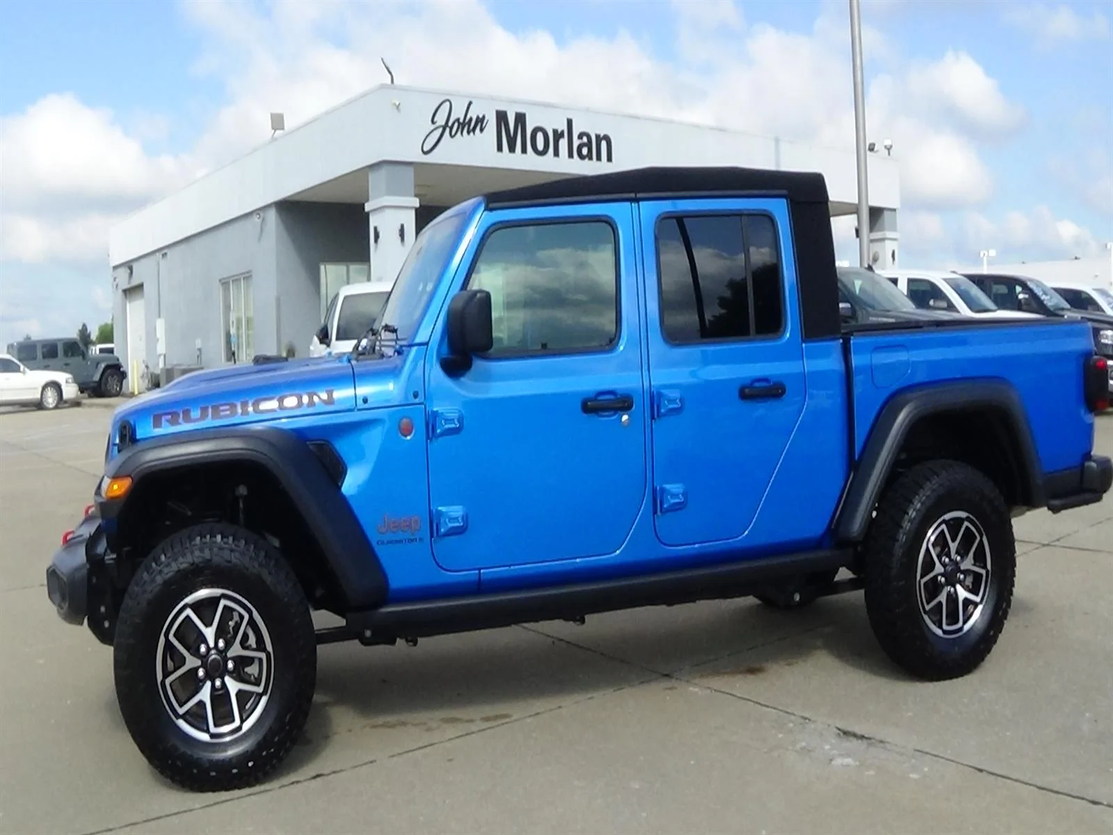 Used 2024 Hydro Blue Pearl Coat (pbj) Jeep Rubicon image 1