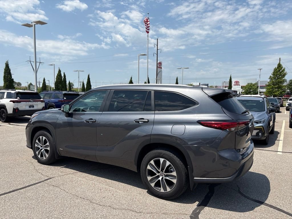 Used 2023 Gray Toyota XLE image 6