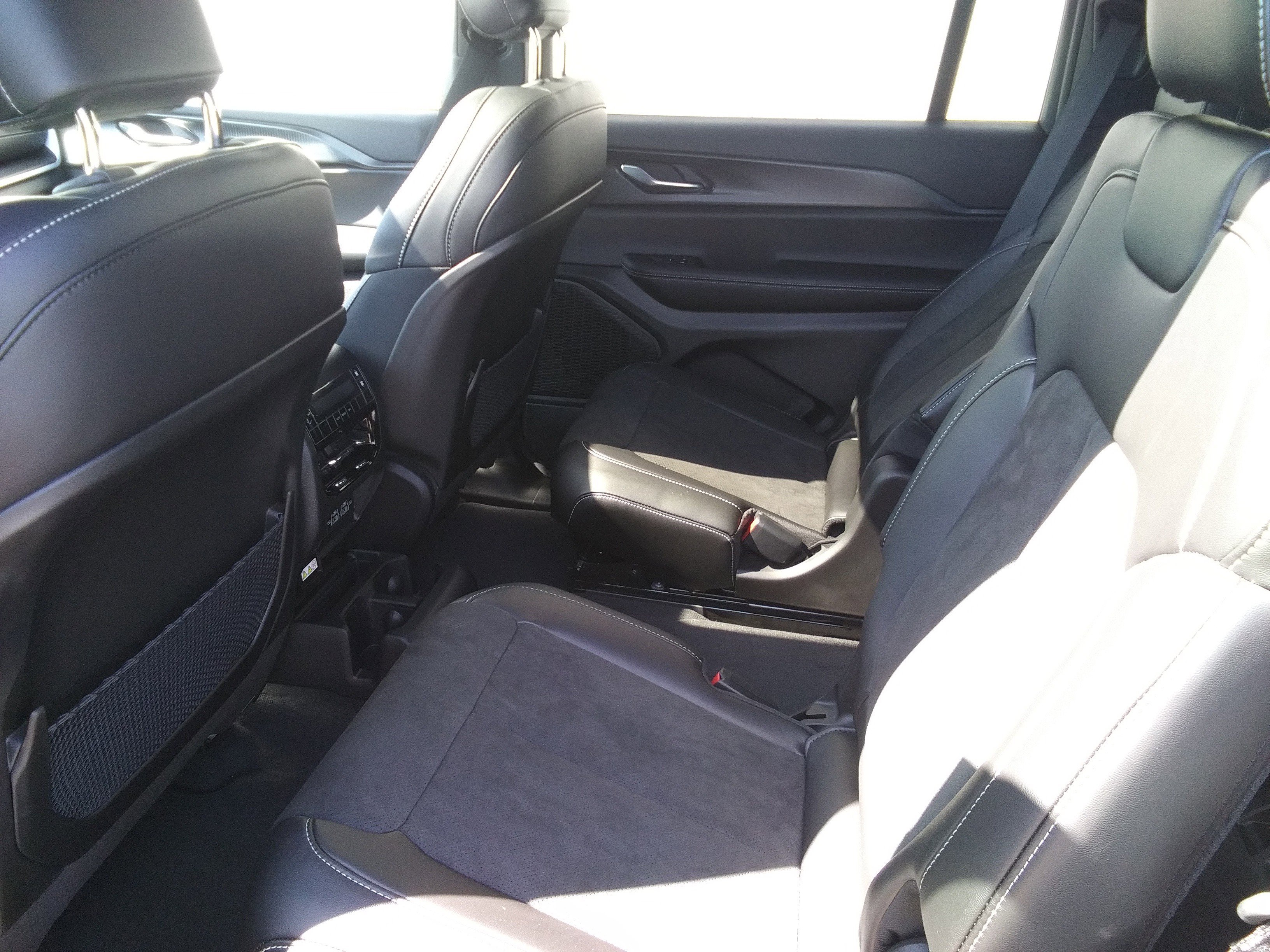 2025 Jeep Grand Cherokee Altitude X photo 4