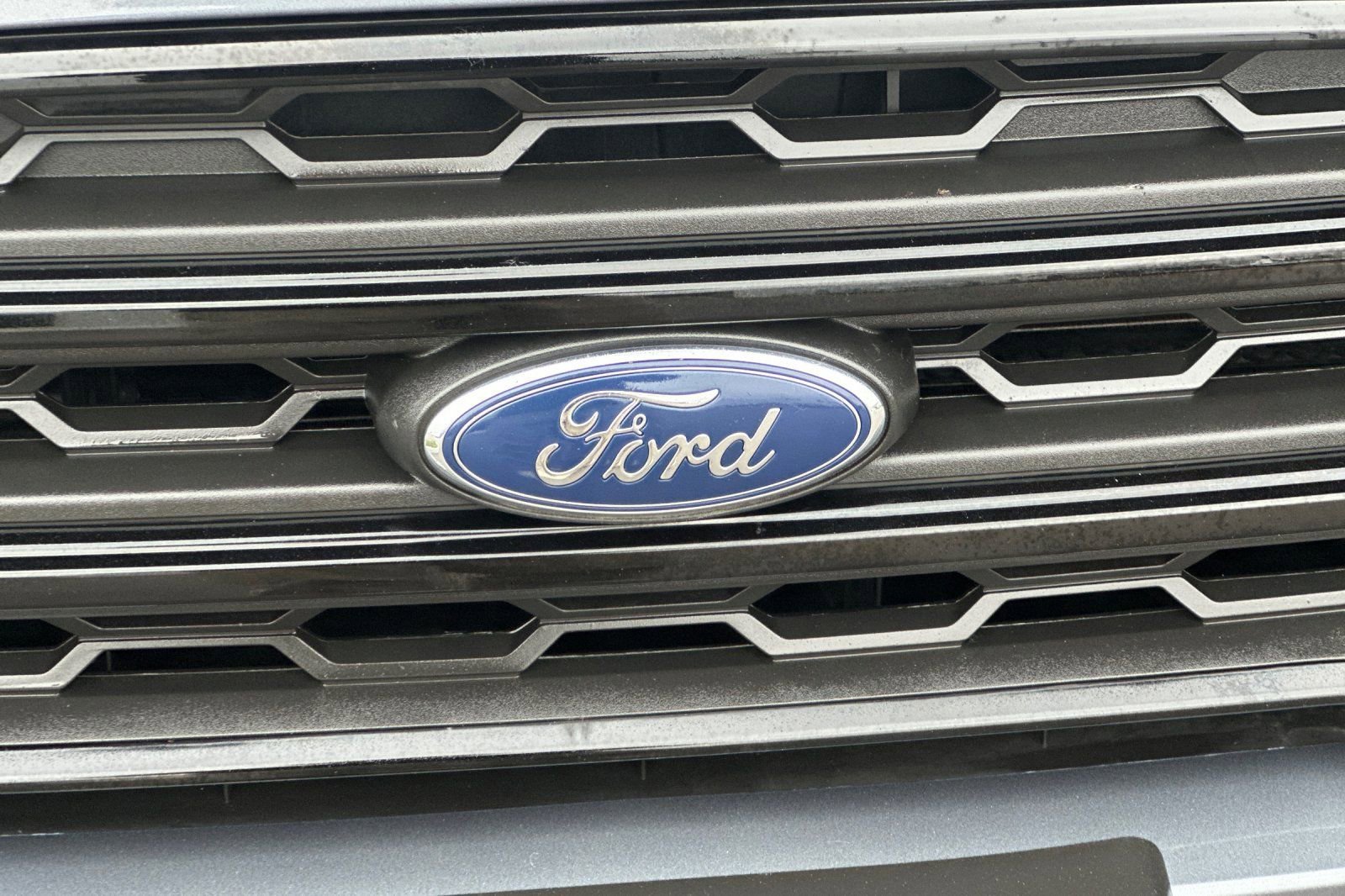 Used 2018 Gray Ford S image 36