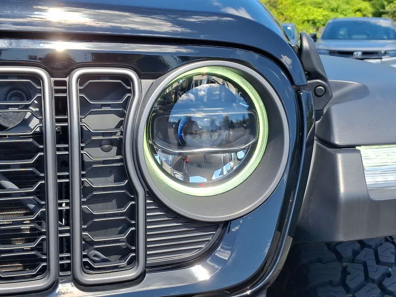 Certified Used 2025 Black Clearcoat Jeep Mojave image 30