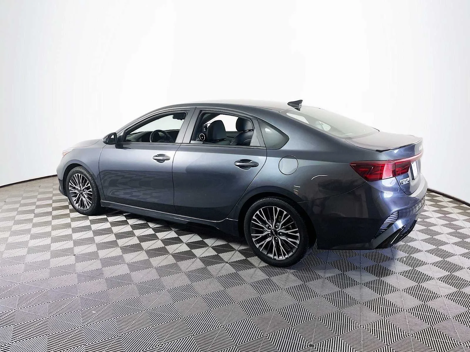 Used 2022 Gravity Gray Kia GT-Line image 6