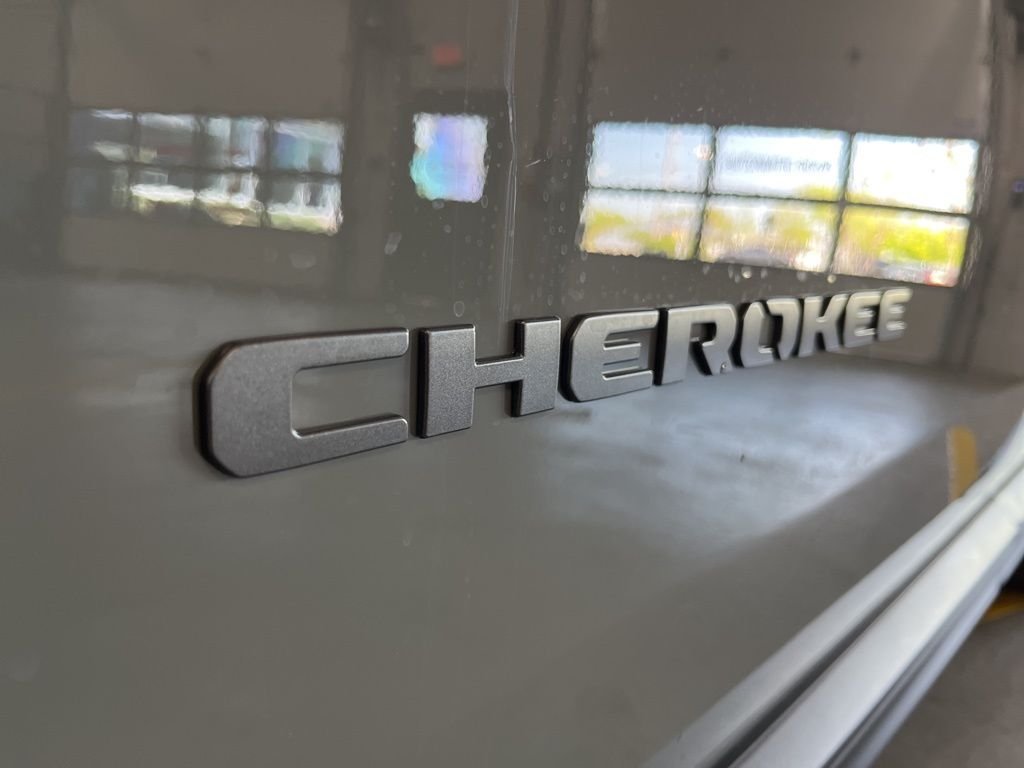 New 2026 Sting-Gray Clearcoat Jeep Laredo image 15