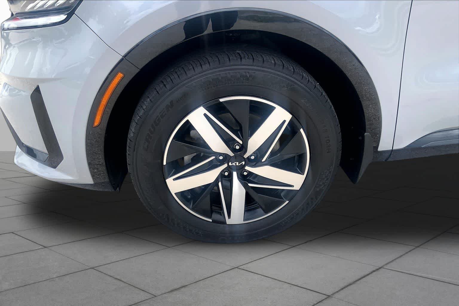 Certified Used 2022 Wolf Gray Kia EX image 10
