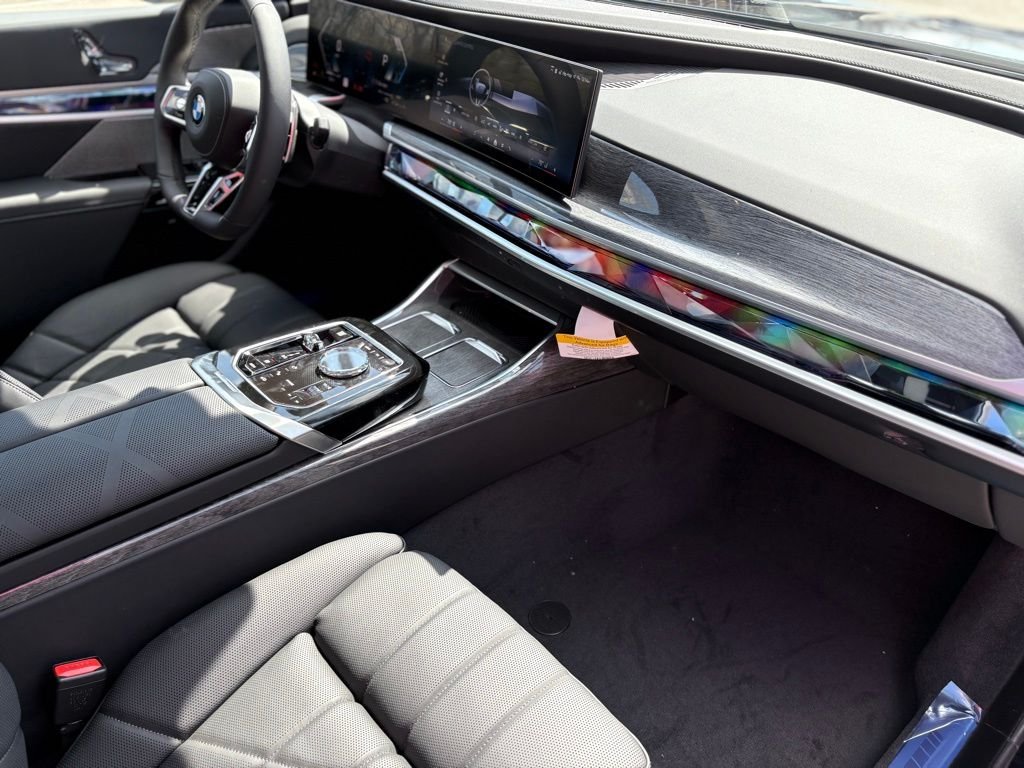 2025 BMW 7 Series 760i - Photo 24