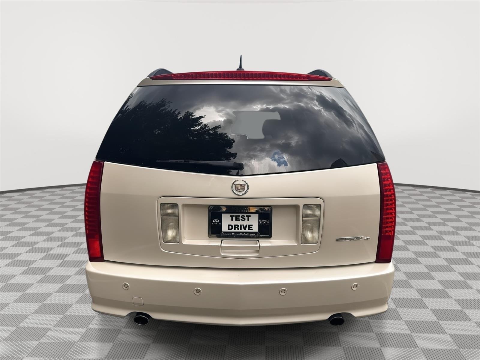Used 2009 White Diamond Tricoat Cadillac AWD image 7
