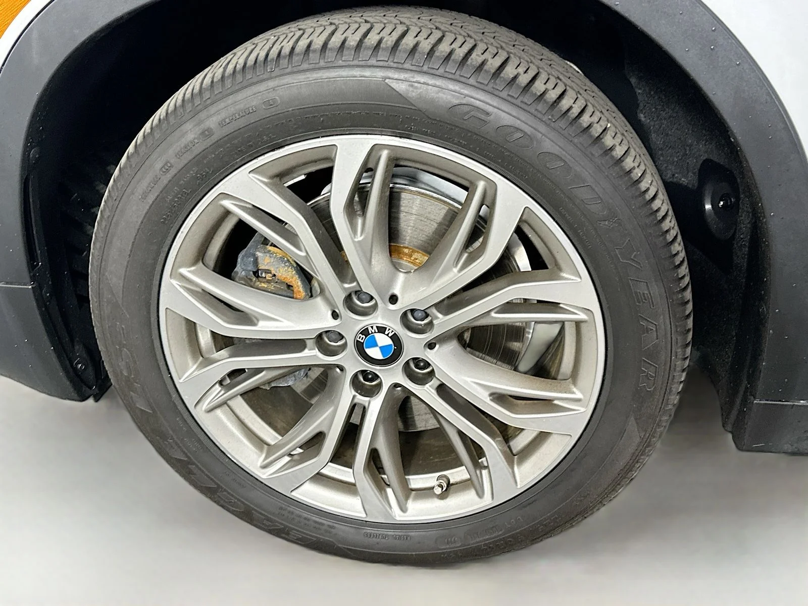 Used 2020 Glacier Silver Metallic BMW sDrive28i image 33