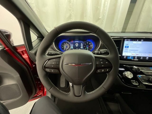 2026 Chrysler Pacifica Select - Photo 11