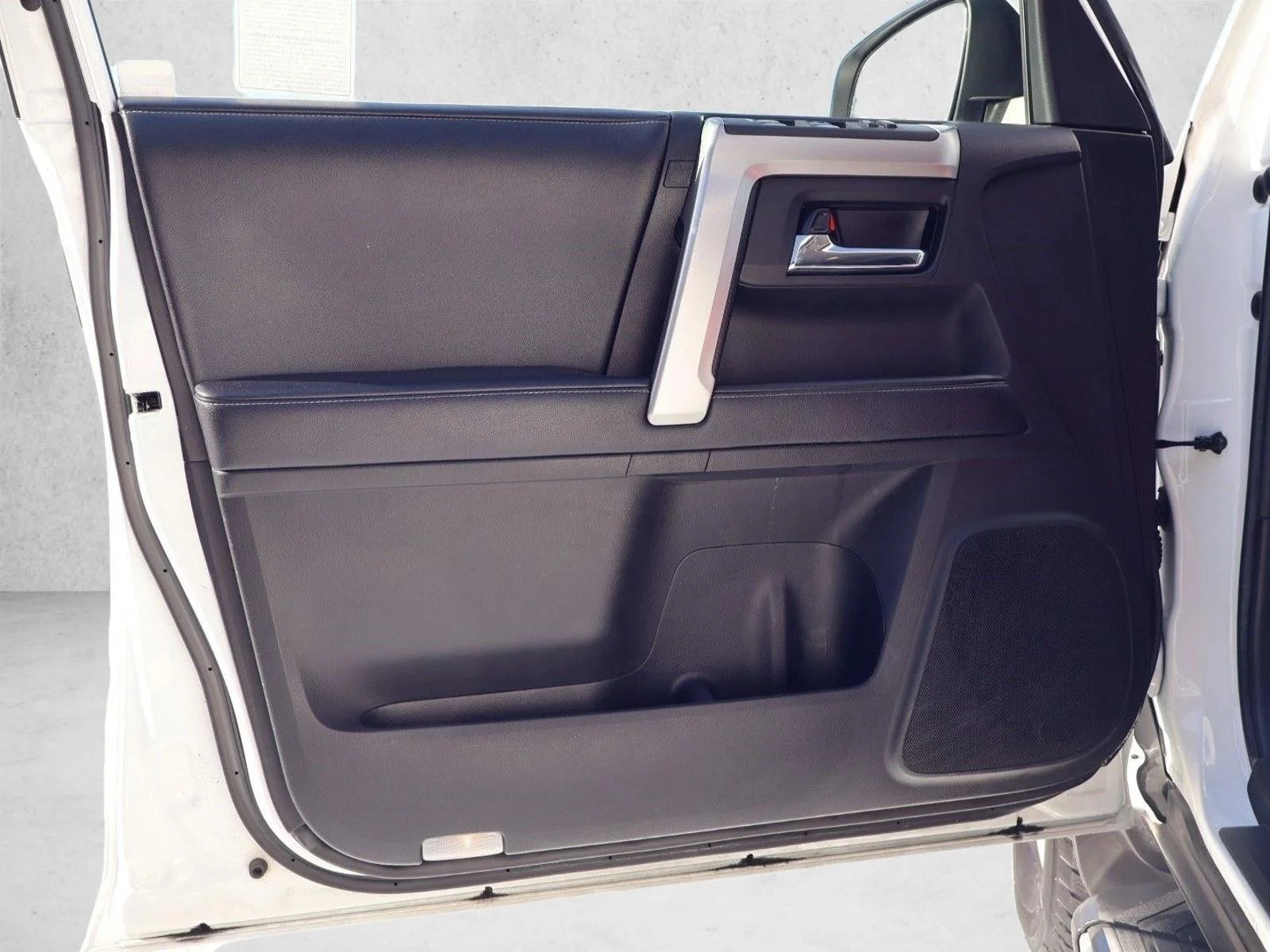 Used 2018 Super White Toyota SR5 image 14