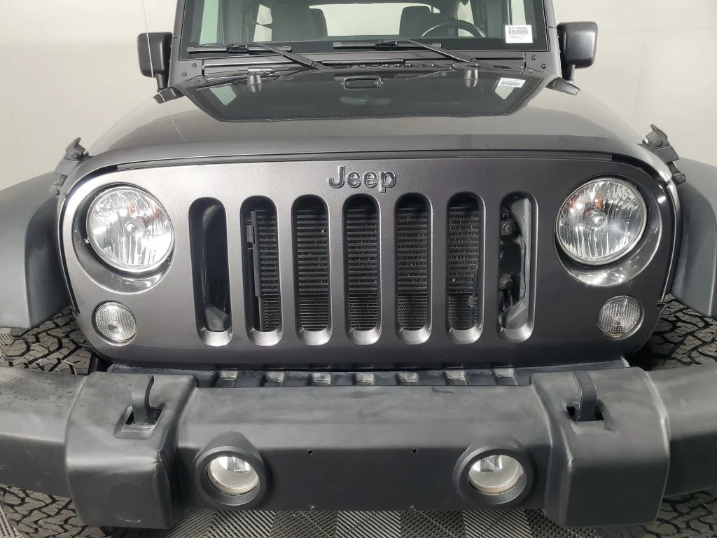 Used 2018 Gray Jeep Sport 4x4 image 10