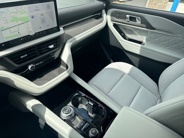New 2026 Star White Metallic Tri-Coat Ford Platinum™ image 26