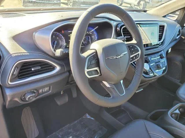 2026 Chrysler Pacifica Select - Photo 7