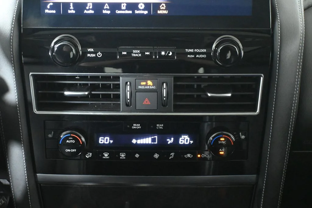 Certified Used 2023 White INFINITI LUXE image 22