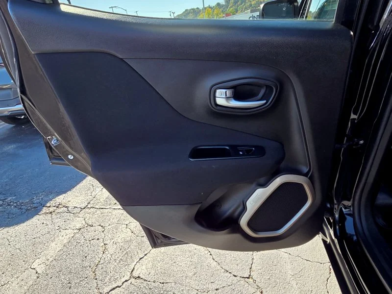 Used 2017 Black Jeep Latitude image 18