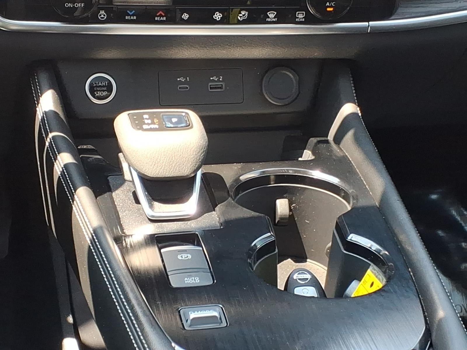 Used 2021 Pearl White Tricoat Nissan SL image 18