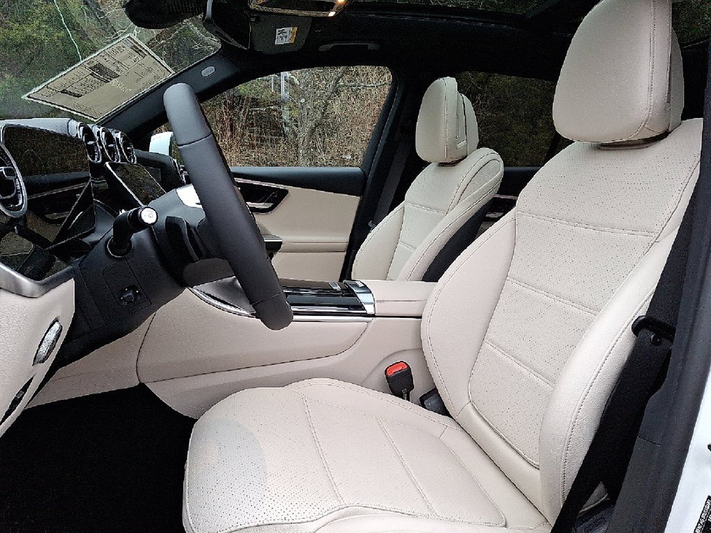 Used 2026 Polar White Mercedes-Benz GLC 300 image 8