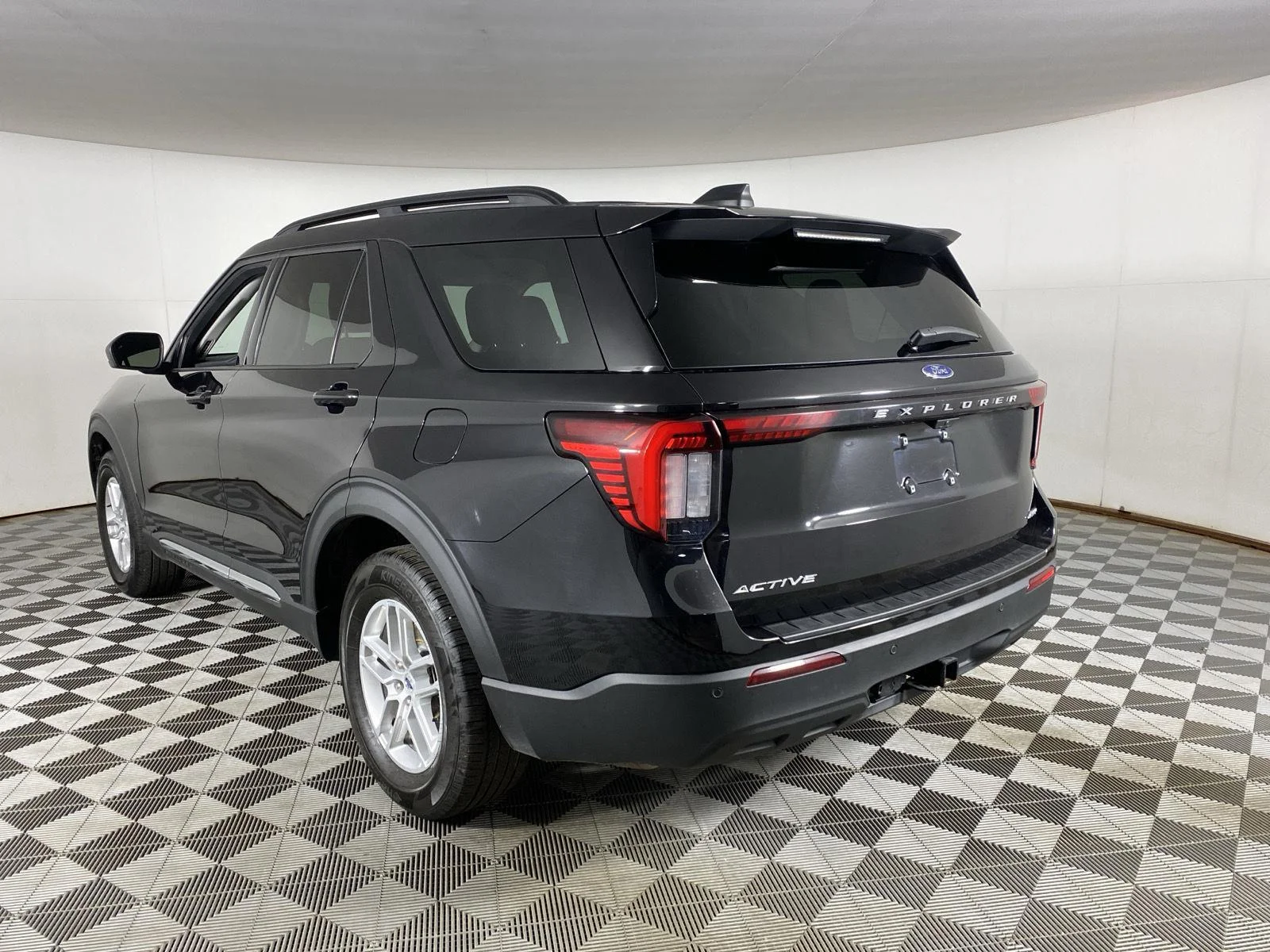 Used 2025 Agate Black Metallic Ford Active image 8