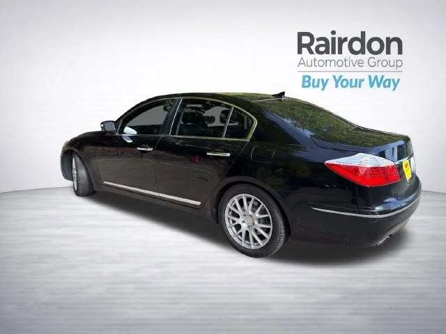Used 2011 Black Noir Pearl Hyundai 4.6 image 5