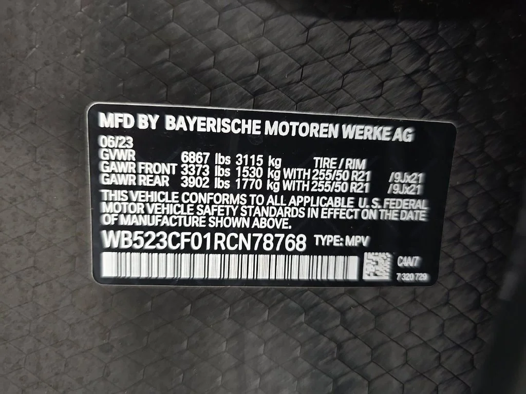 Used 2024 Gray BMW xDrive50 image 18