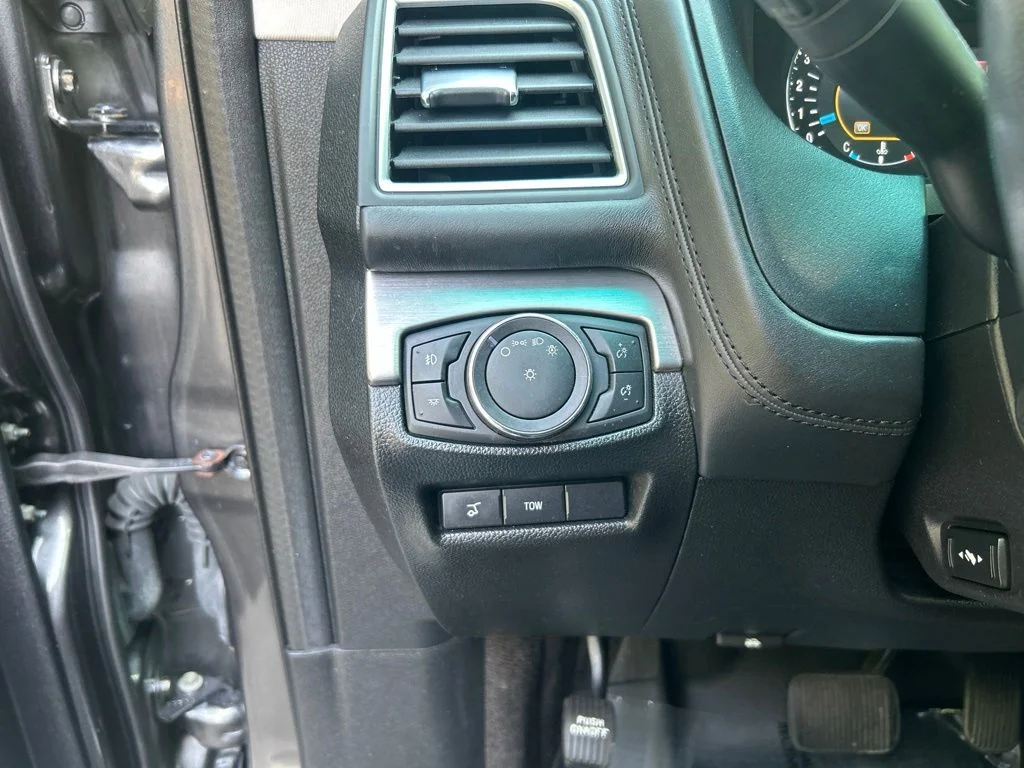Used 2016 Gray Ford Platinum image 25