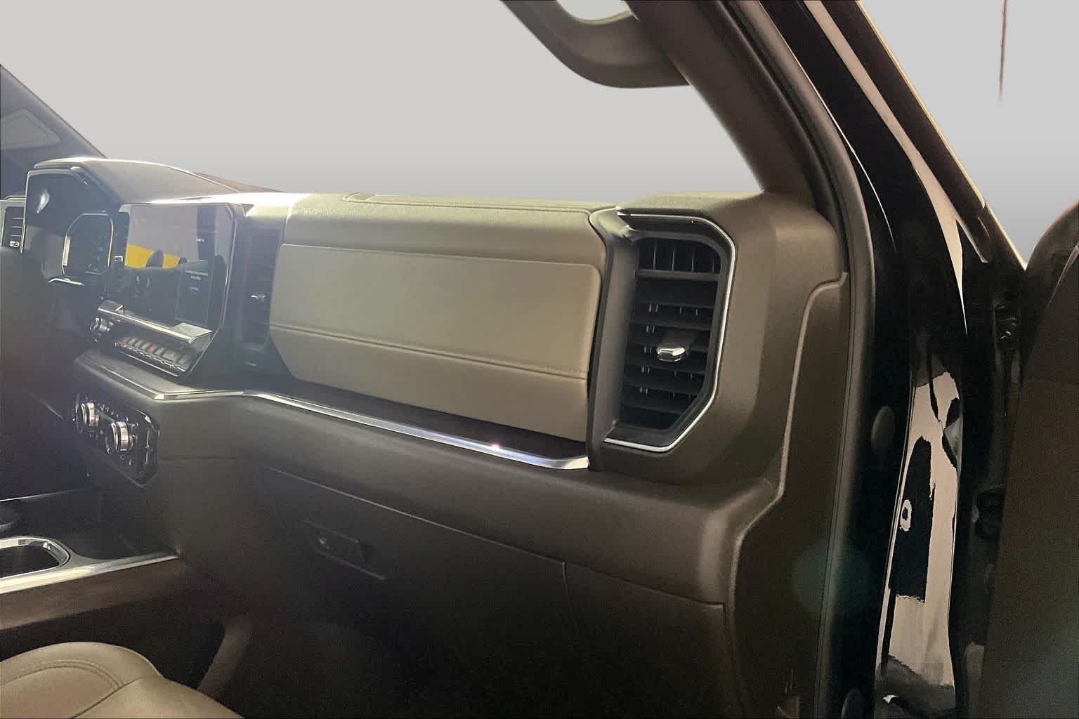 Used 2023 Onyx Black GMC SLT image 17