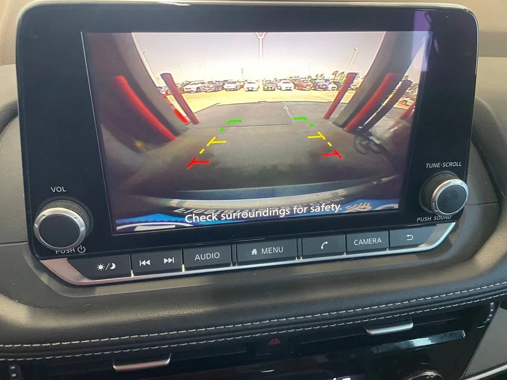 Used 2022 Gray Nissan SV image 8
