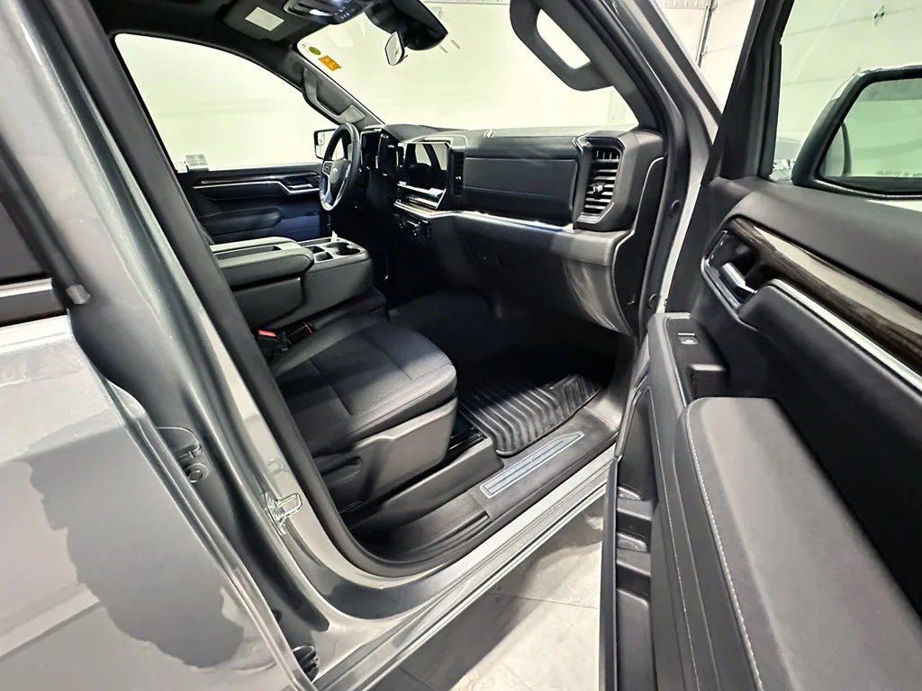 Used 2026 Sterling Gray Metallic Chevrolet LT (2FL) image 24