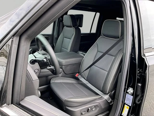 2026 Chevrolet Suburban Premier - Photo 10