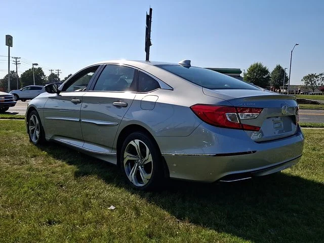 Used 2018 Silver Honda EX-L image 4