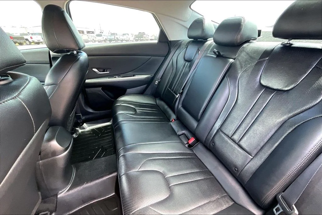 Used 2022 Black Hyundai SEL image 18